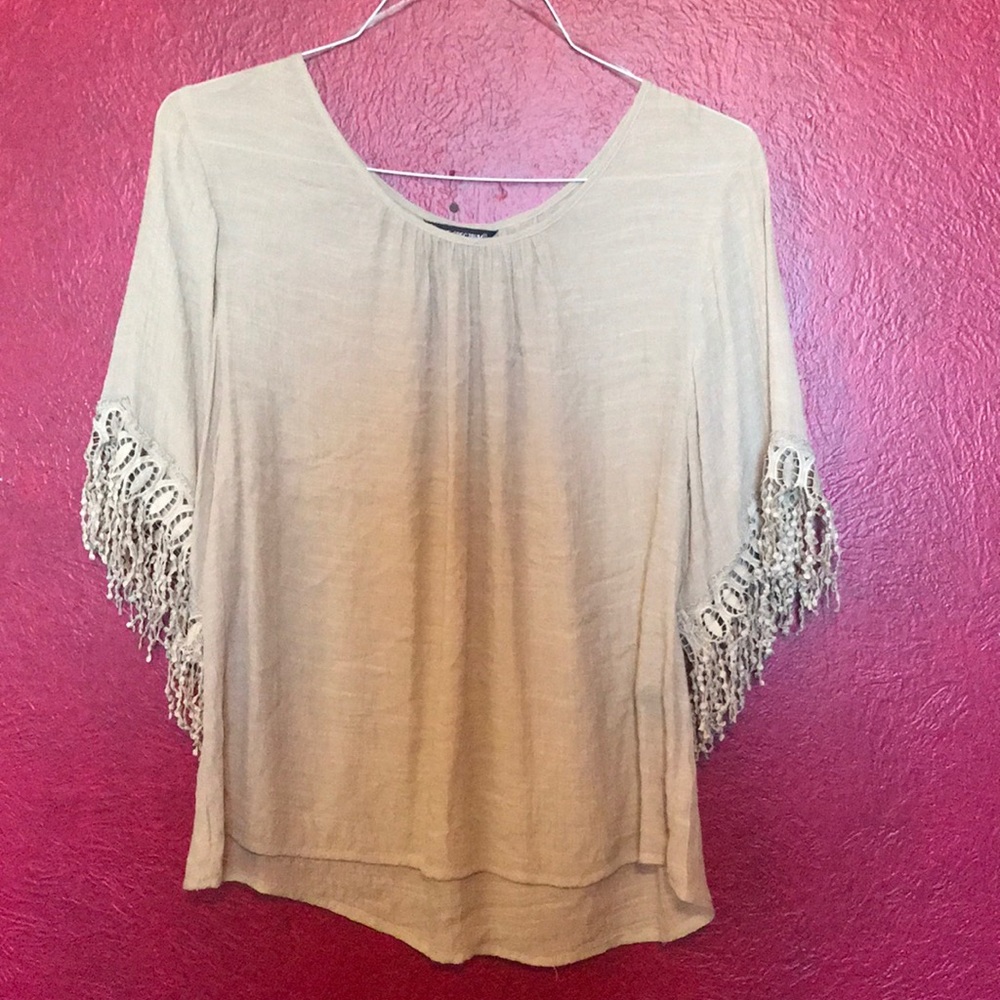 Tan 3/4 fringe sleeves